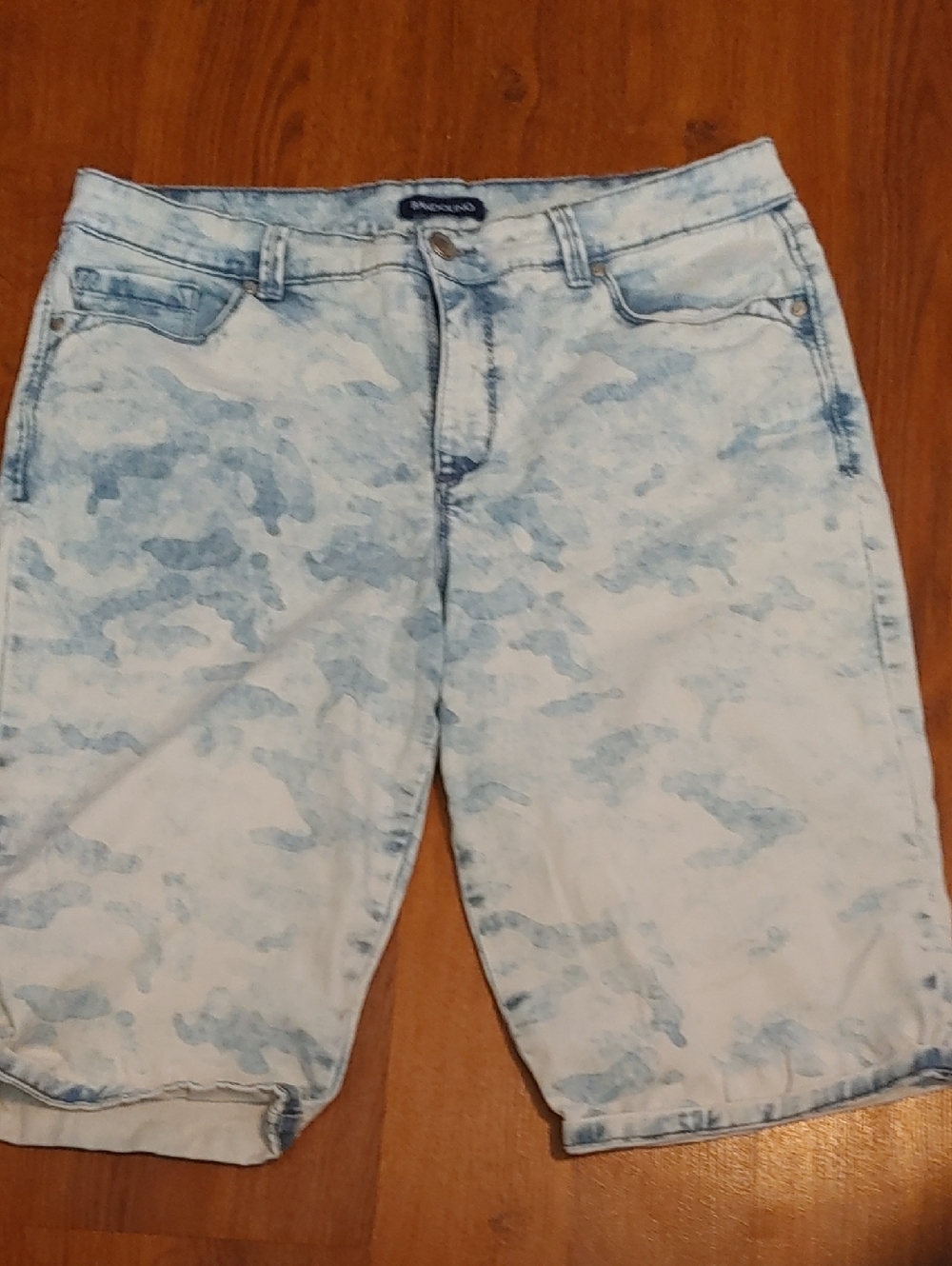 Bandolino Light Blue Acid-Wash Denim Shorts Sz 10